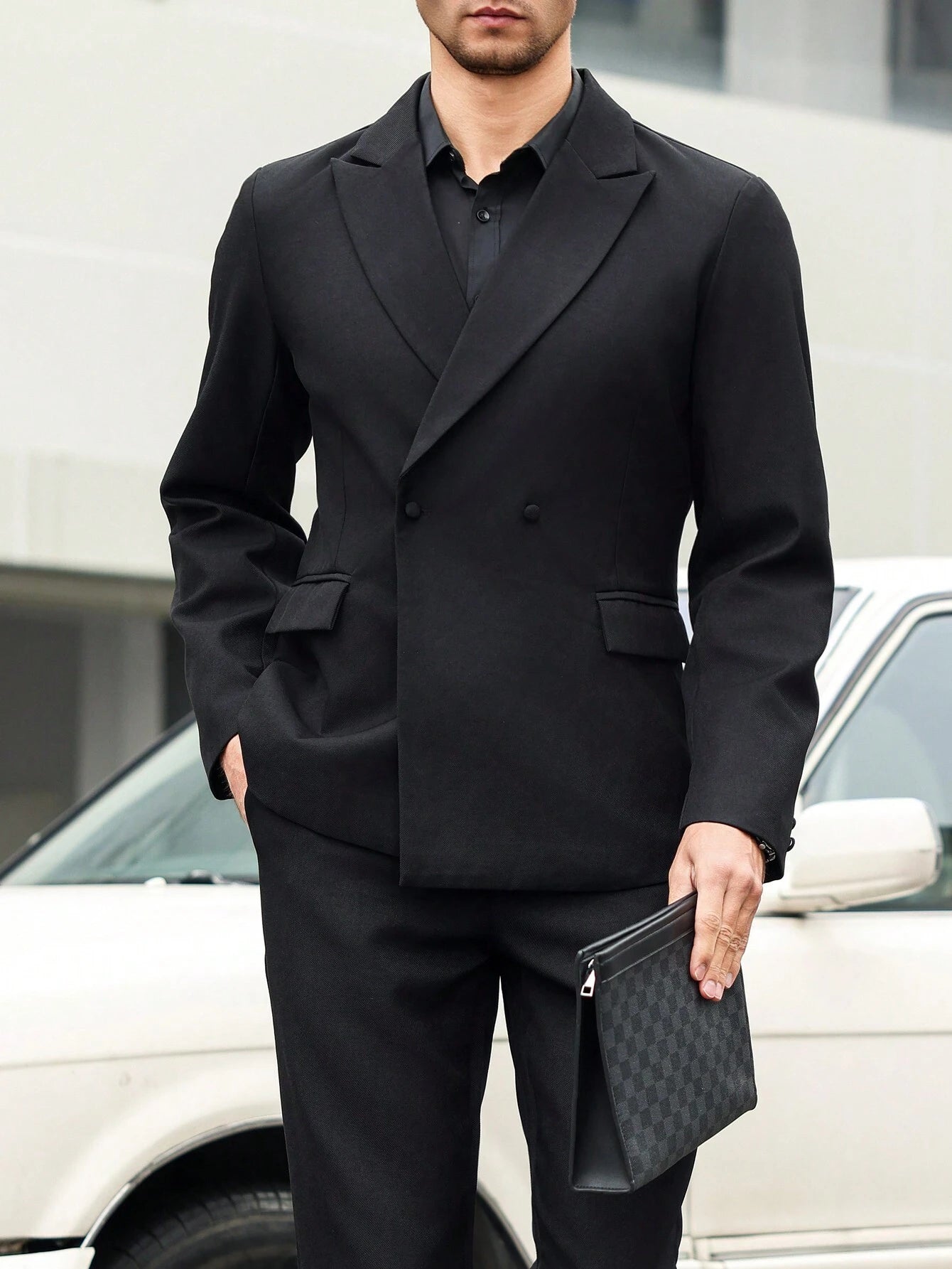 Ensemble veste de costume et pantalon à col cranté, couleur unie, manches longues.
