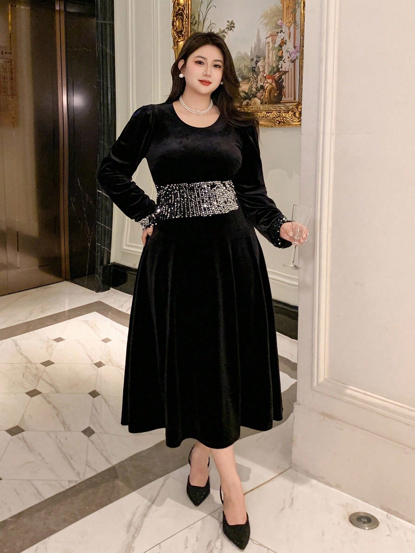 Robe de luxe à manches longues avec sequins à la taille .